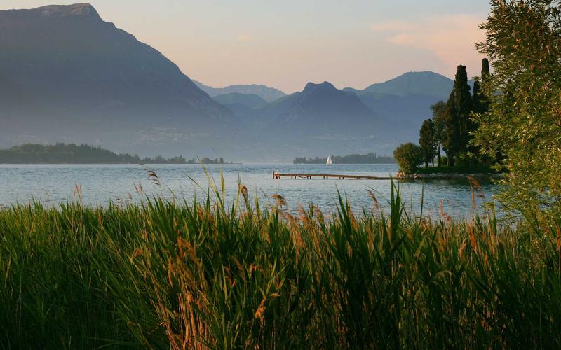 Grawer na pierścionku zaręczynowym — co wygrawerować